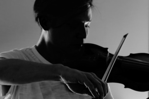 Travail de réglage avec le violoniste